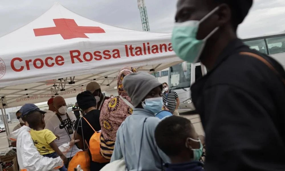 Ιταλία: Επέτρεψε να προσεγγίσει σε λιμάνι γερμανικό πλοίο που μεταφέρει διασωθέντες μετανάστες